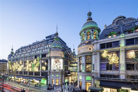 PRINTEMPS HAUSSMANN .